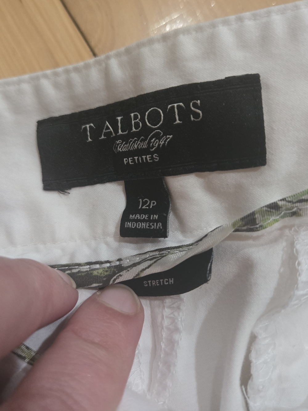Talbots White Bermuda Shorts - Picture 2 of 8